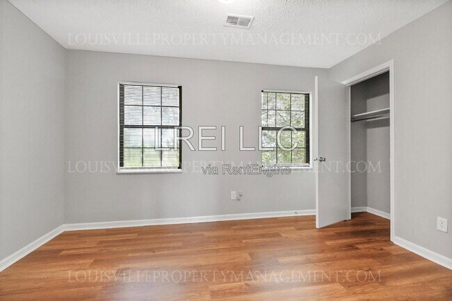 Building Photo - 621 Westport Rd