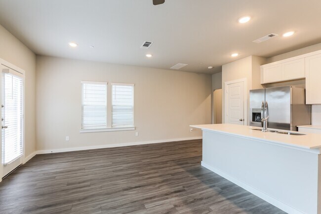 Building Photo - 18334 W Centro Cir