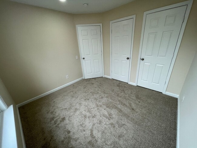 Building Photo - Elegant And Spacious 3 Bed 3.5 Bath Townhome In Vibrant Loudon Parkway Center