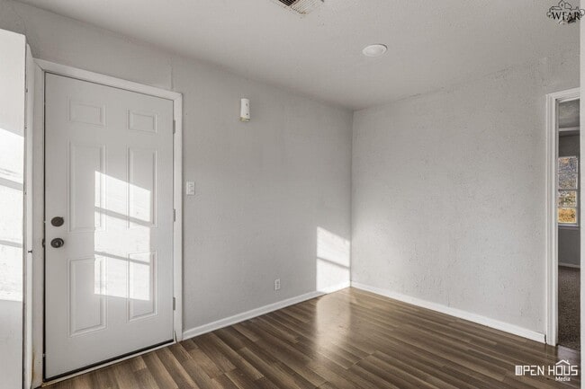 Building Photo - 1411 Deville St
