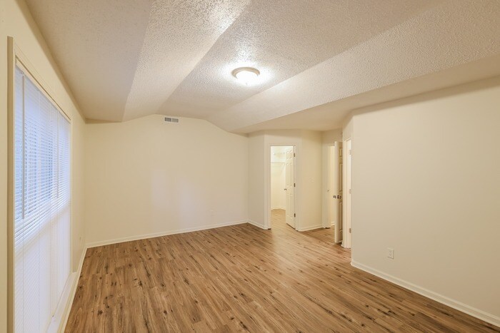 Building Photo - 4804 Eastern Hills Ln