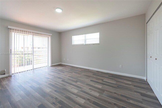 Building Photo - 4111 Stirling Rd