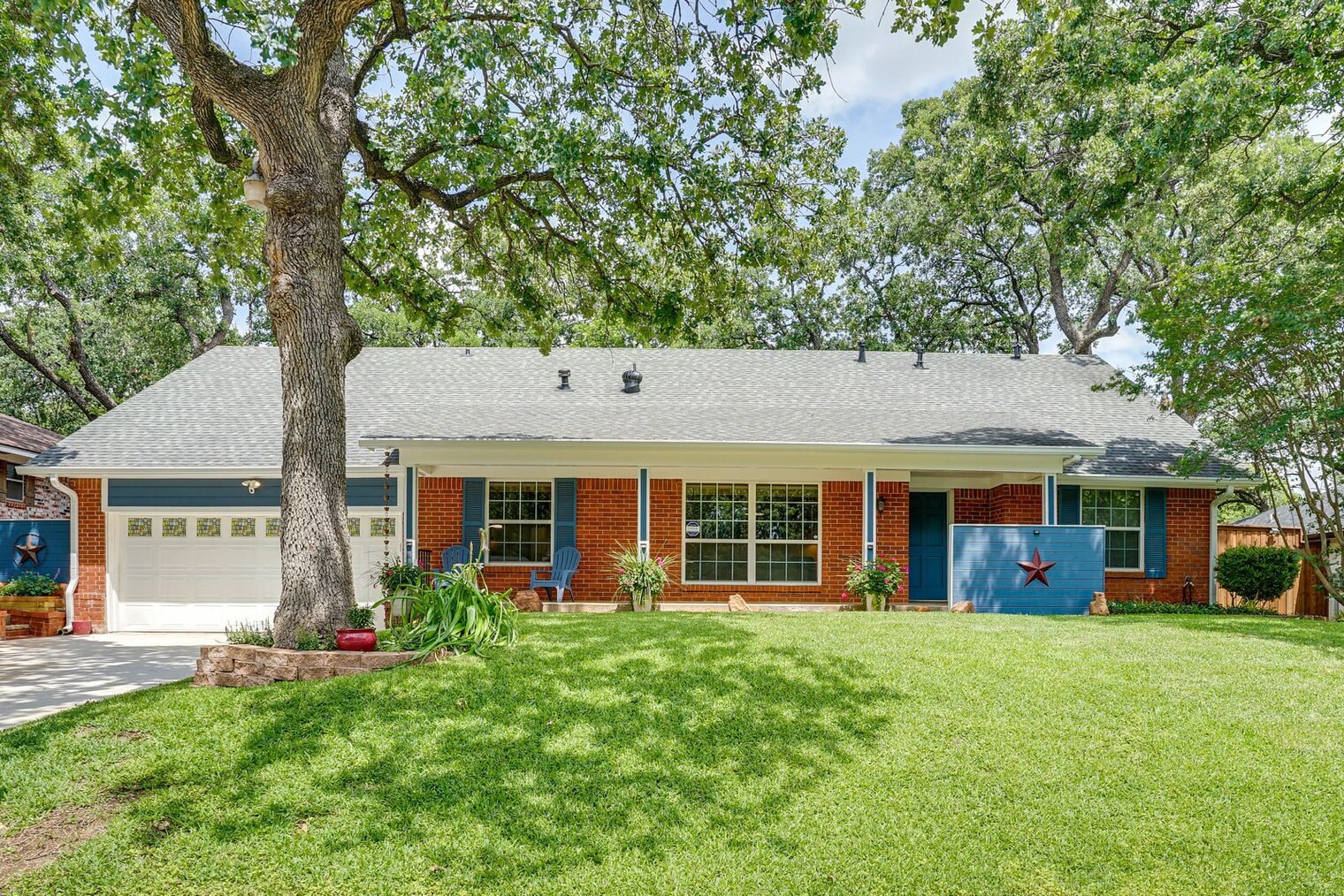Building Photo - 6100 Price Dr