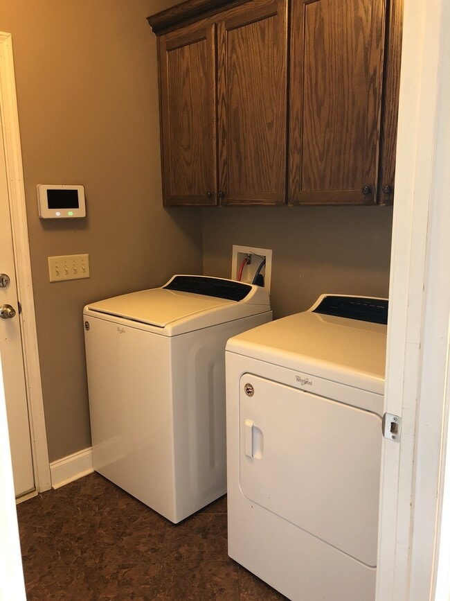 Building Photo - Spacious and Charming 3-Bedroom Home - Ludowici, GA