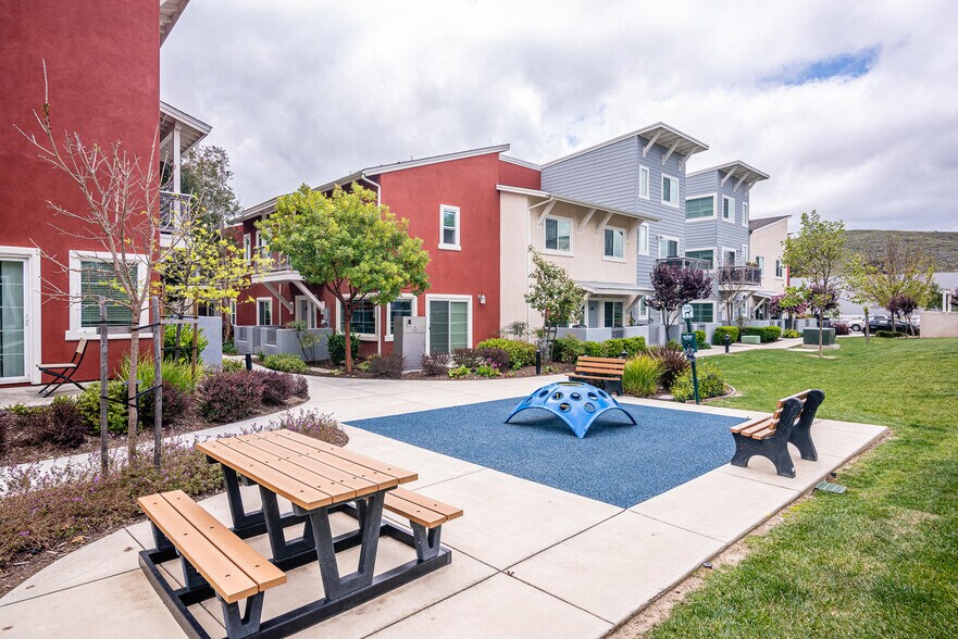 Building Photo - 955 Humbert Ave