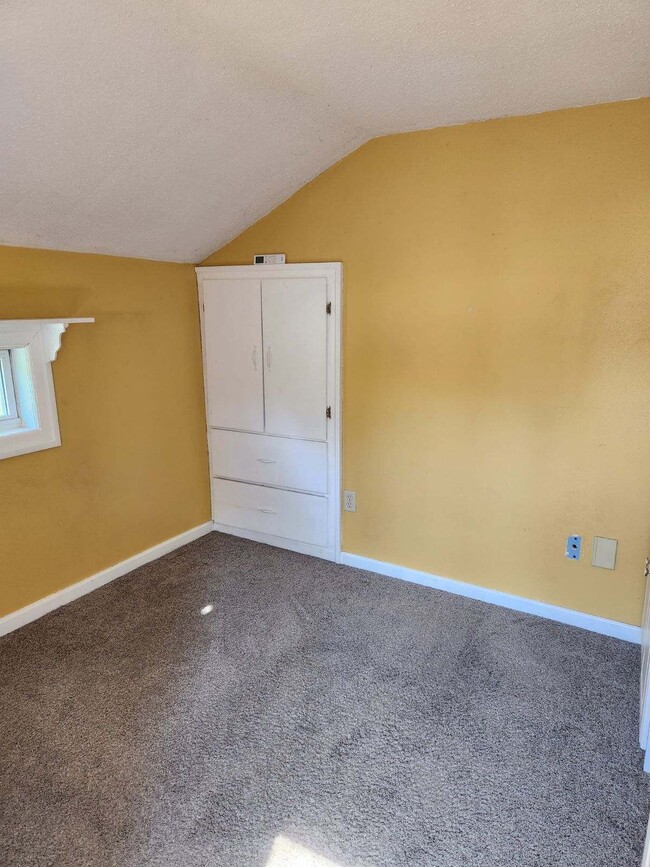 Loft bedroom/office - 811 W Peck St