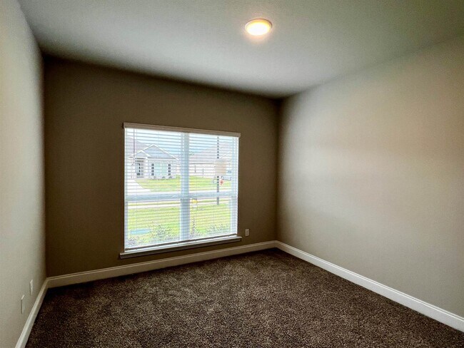 Building Photo - 10498 S Redland St