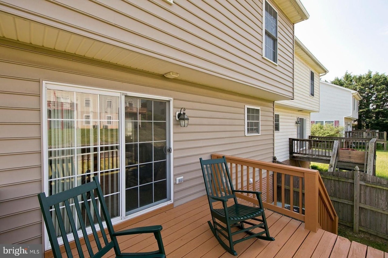 Building Photo - 2079 Honeysuckle Ln