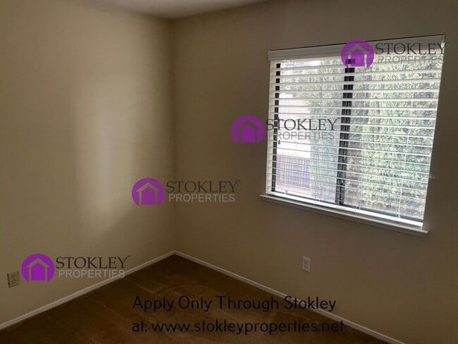 Building Photo - 1633 Lindbergh Dr