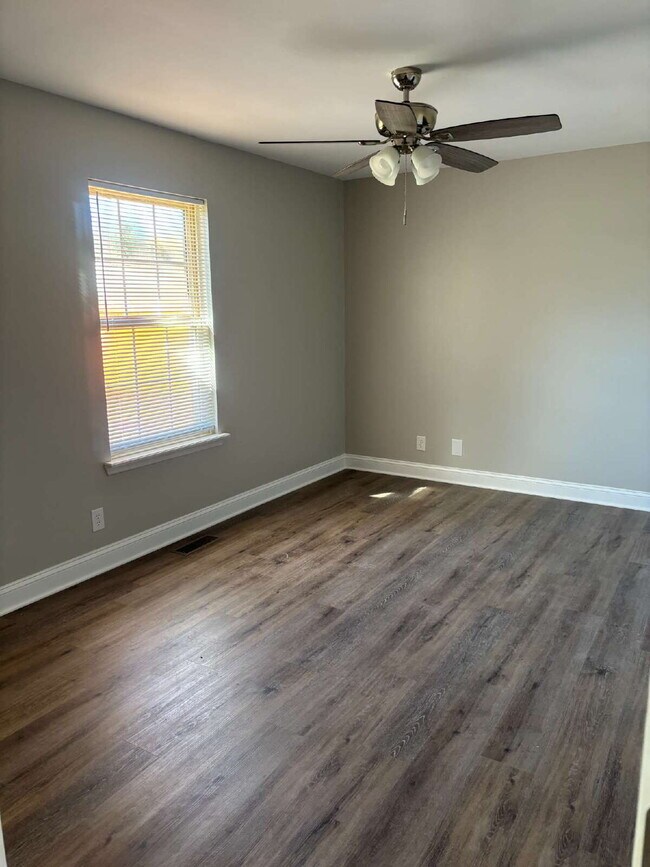 Building Photo - 3409 Dailey Rd