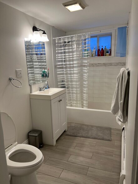 Building Photo - 63 Selkirk Rd