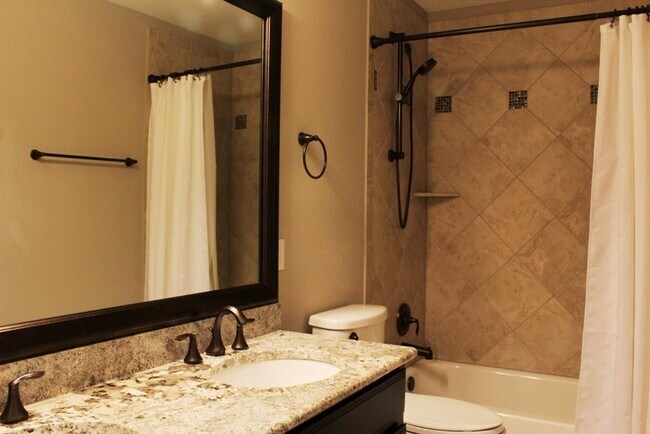 Building Photo - 9308 Villa Norte Dr