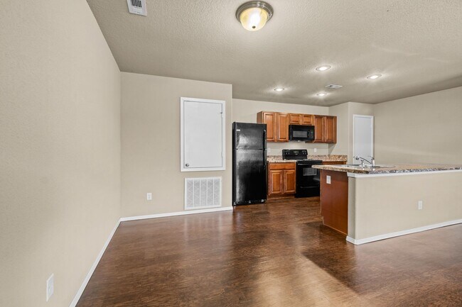 Building Photo - Beautiful and Spacious Home!