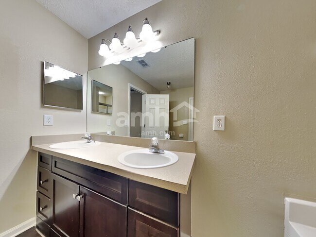 Building Photo - 81 Marisco Way