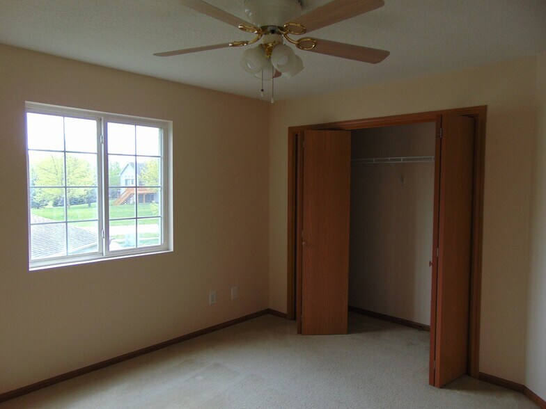 Building Photo - 10151 Sutton Dr