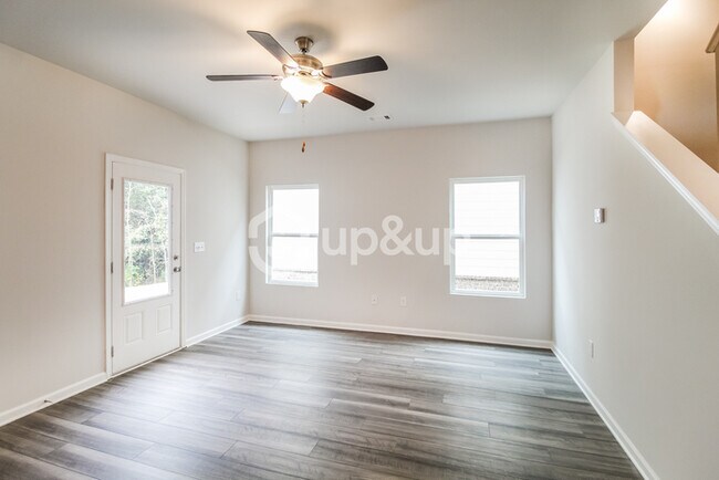Building Photo - Fantastic 4bd/2.5ba home! Let yourself in!