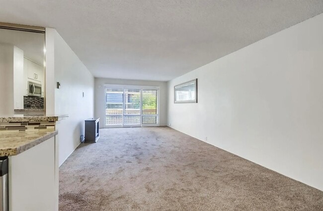 Building Photo - 1855 Diamond St