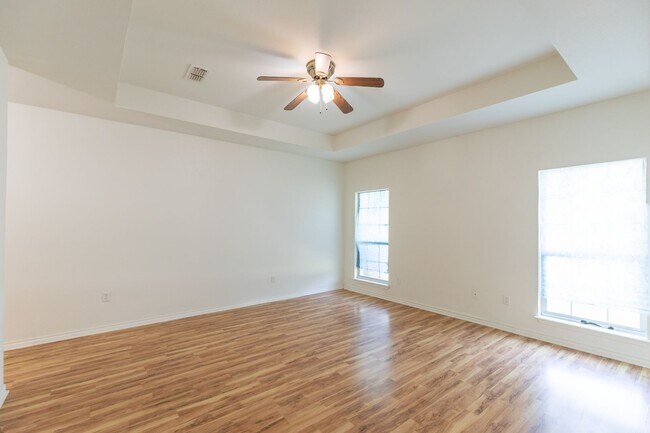 Building Photo - 3310 Silver Oaks Dr