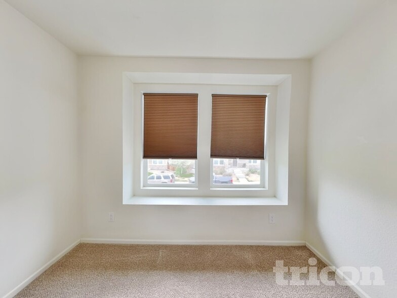 Building Photo - 21895 E Radcliff Cir