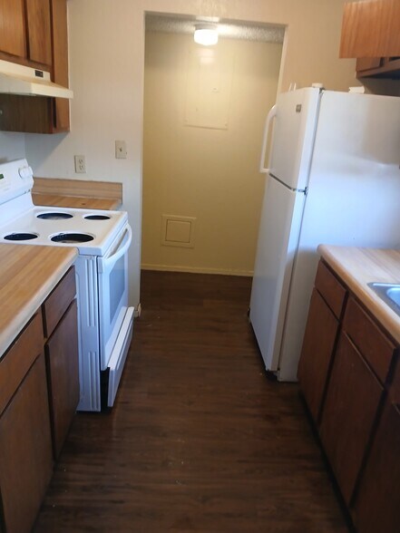 Building Photo - 4301 Yorkshire Dr