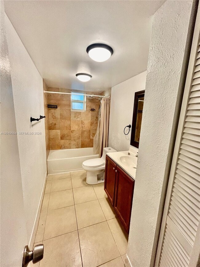 Building Photo - 9375 Fontainebleau Blvd