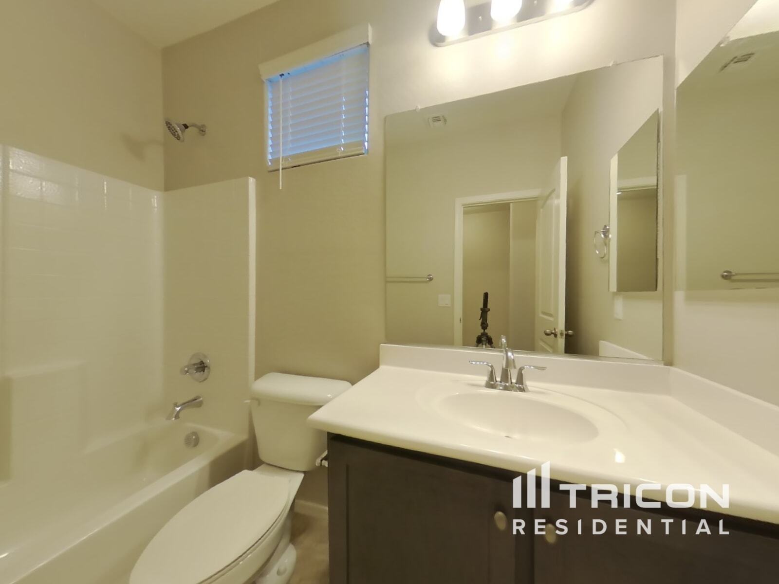 Building Photo - 17762 Via Luna Dr