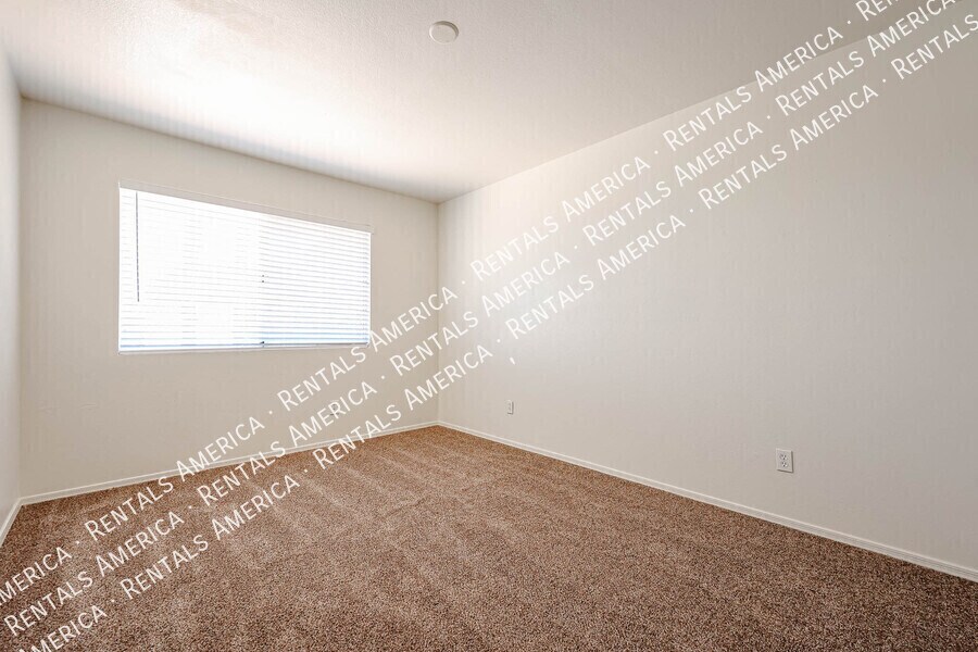 Building Photo - 2361 W Myrtle Dr