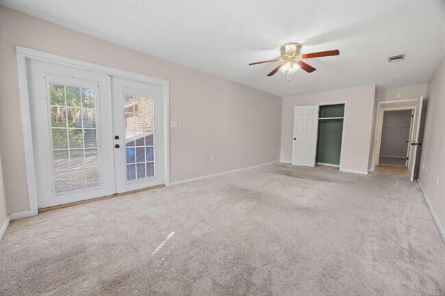 Building Photo - 157 Country Club Rd