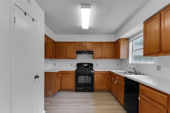 Building Photo - 8313 Columbia Falls Dr