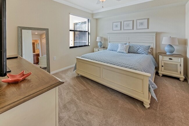 Building Photo - Available from Jun 1st as a furnished annual 2BR/2BA+Den Condo in Treviso Bay!