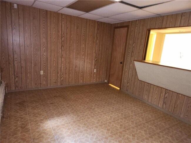 Building Photo - 3234 Valley View St