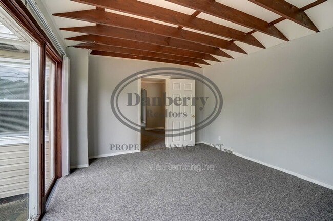 Building Photo - 1017 Searles Rd