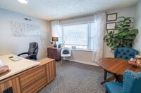 Building Photo - 4256 Fox Hills Ct