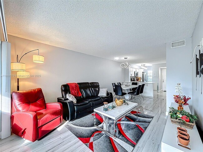 Building Photo - 2228 N Cypress Bend Dr