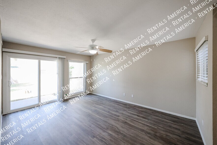 Building Photo - 4555 W Continental Dr