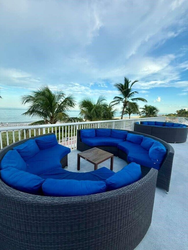 Building Photo - 5401 Collins Ave