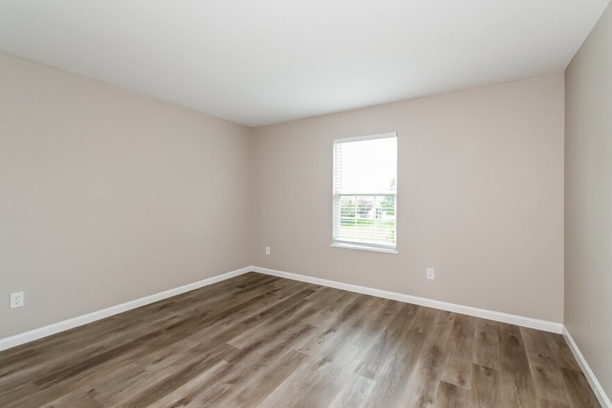 Building Photo - 302 Brookview Dr