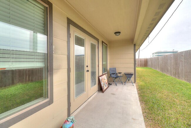 Building Photo - 7202 Lake Melody