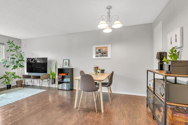 Building Photo - Two bedroom unit in North Davis