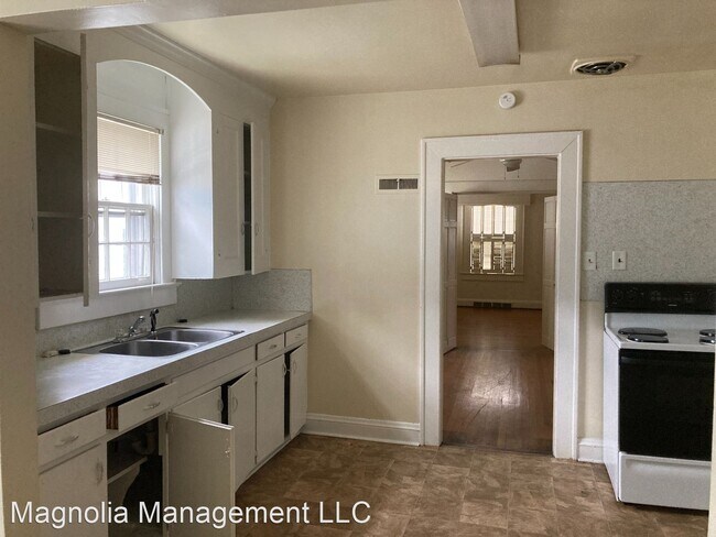 Building Photo - 3 br, 2 bath House - 137 W. Andrews Ave