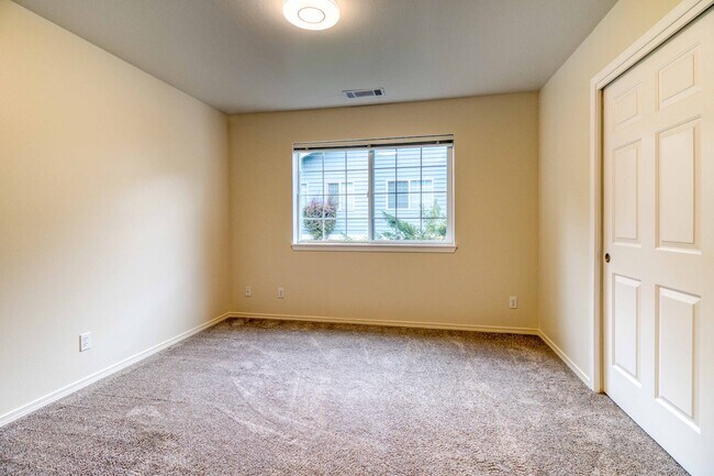 Building Photo - 1923 NE Derek Dr