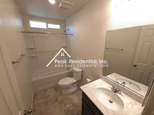 Building Photo - Newer North Natomas 4bd/3ba Home!
