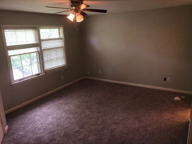 Building Photo - 906 Hammack Dr