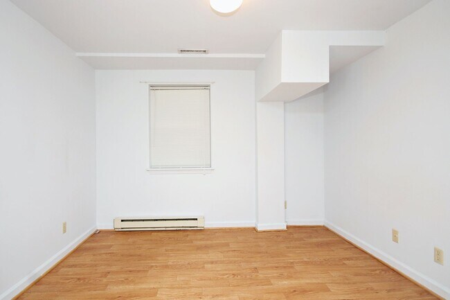 Building Photo - Basement Apartment Near UVA & Downtown