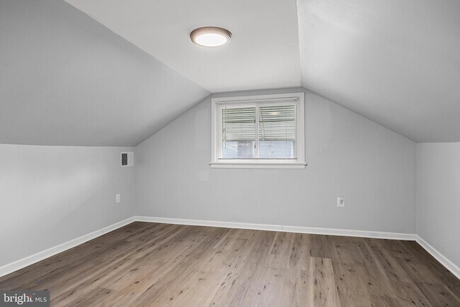 Building Photo - 505 Hazel Ave