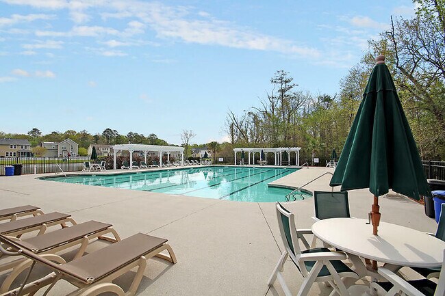 Building Photo - 148 Golfview Ln