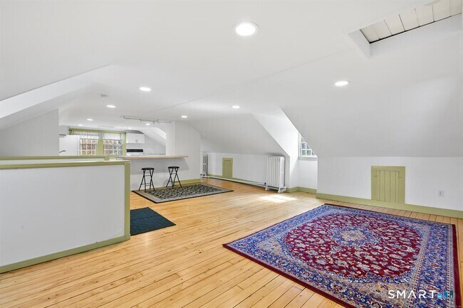 Building Photo - 185 Main St