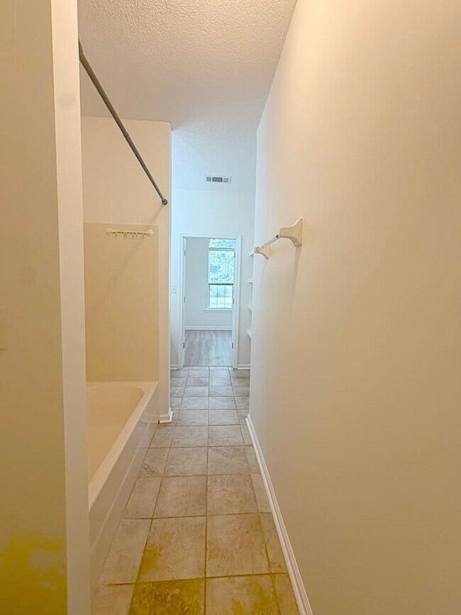 Building Photo - 7751 Lipscomb Dr