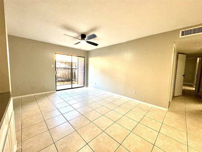 Building Photo - 9090 S Braeswood Blvd
