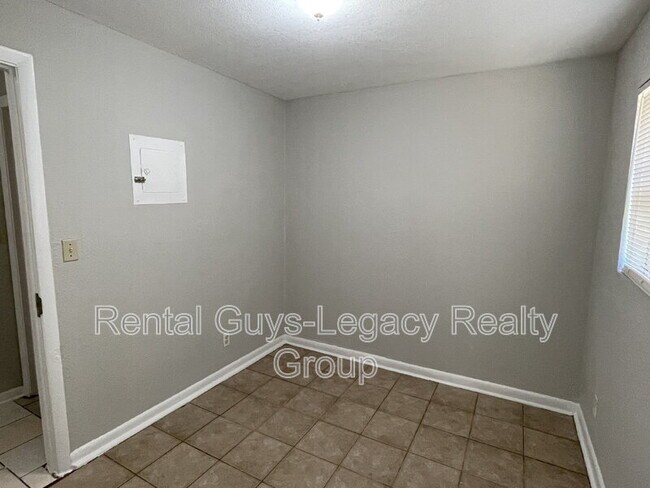 Building Photo - 1738 Wright Ave